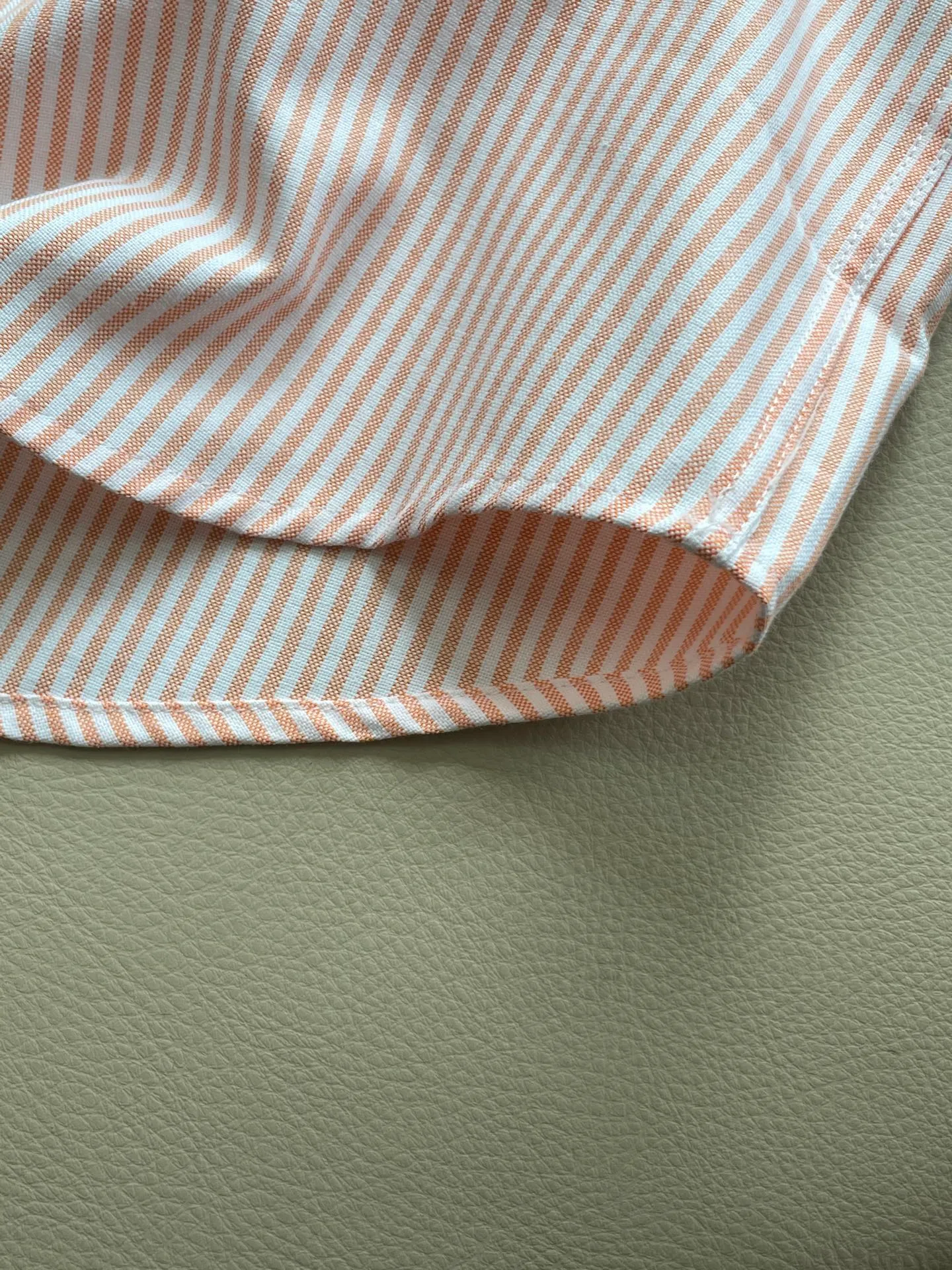 P220 🌸🌸🌸 POLO Ralph Lauren [High Quality] Classic shirt! The classic casual shirt made of pure cotton Oxford cloth has a unique design. It has a simple, clean and classic silhouette design. It is a versatile style that can be switched at will. The fabric feels soft and delicate, highly breathable, and is close to the skin and comfortable to wear. It can be worn alone as an inner layer. Its versatile performance is beyond your imagination! The upper body of the ready-to-wear is simple and classic yet elegant! Size:M-XXL
